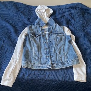 Hinge EUC Women’s 100% Cotton Denim Jacket/Knit Sleeves & Hood